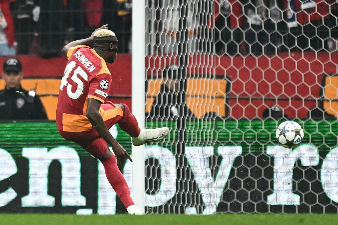 Hallitseva Turkin mestari Galatasaray iski ottelun 16. minuutilla, kun Victor Osimhen onnistui pilkulta. LEHTIKUVA/AFP