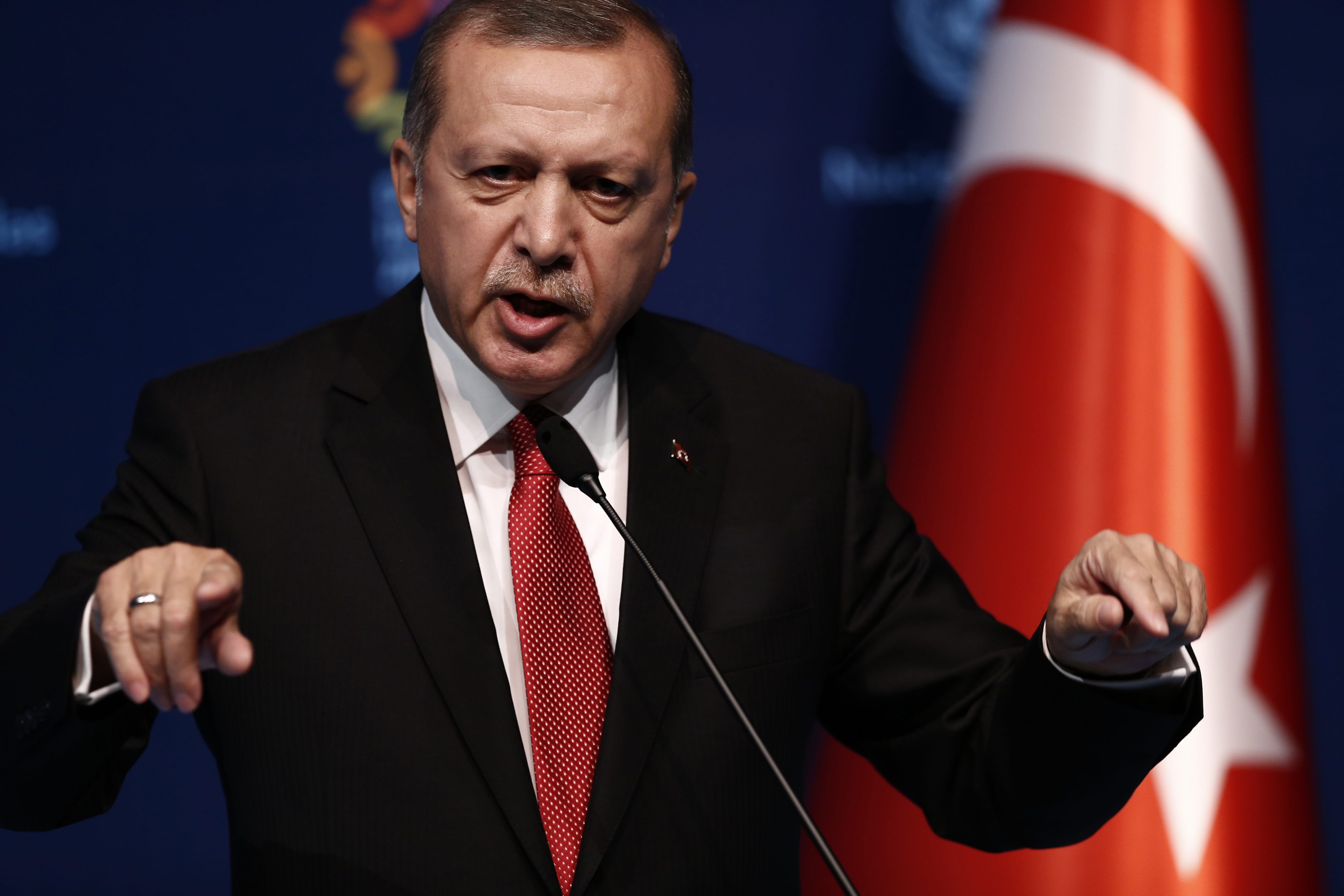 Turkin presidentti Recep Tayyip Erdogan sanoo, että sotilasvallankaappauksen taustalla on armeijan sisällä oleva pieni ryhmä.
