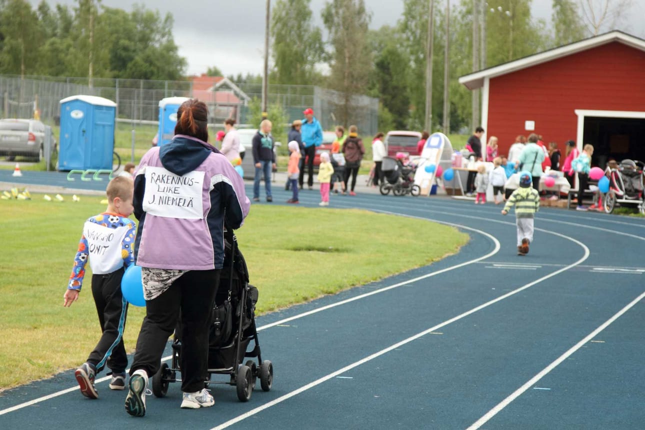 Haikararaha on ollut Pyhäjoella käytössä jo yli 10 vuotta. Perheet pitävät sitä hyvänä tapana muistaa lapsiperheitä.