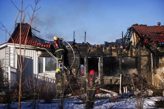 Kolme asuntoa tuhoutui täysin kuvassa olevasta neljän asunnon rivitalosta. KUVA: JARNO PELLINEN