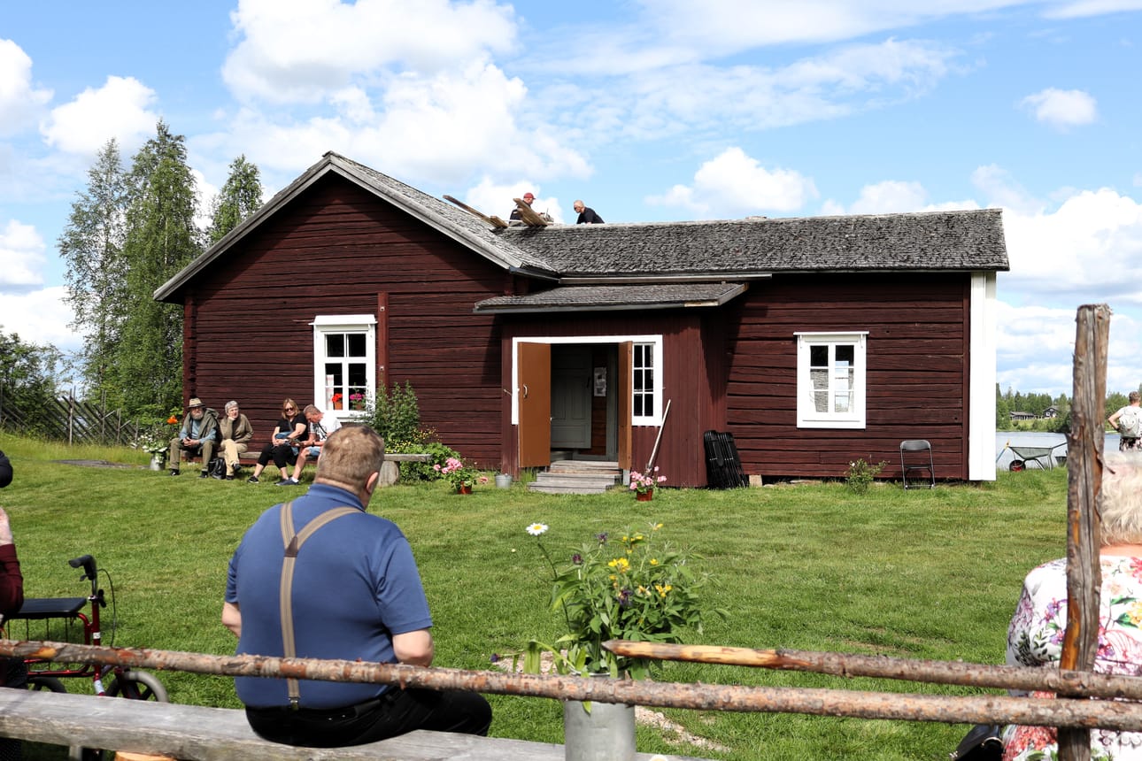 Päätaloviikon toisessa perinnepäivässä saatiin nauttia kauniista säästä ja kiireettömyyden tunnusta kaikille tutun Kallioniemen pihapiirissä.