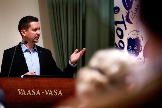 Vaasan kaupungin vt. talousjohtaja Jari Karjalainen uskoo, että kaupunki onnistuu lyhentämään alijäämänsä kahden vuoden sisällä. KUVA: EETU SILLANPÄÄ