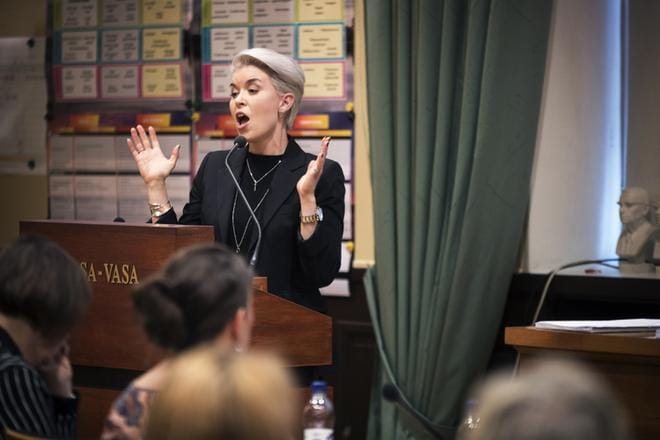 Susanna Koski (kok.) kiitti ”omasta ja koko Suomen puolesta” kaikkia, jotka ovat olleet mukana laivahankkeen valmisteluissa. – Tämä on suurin asia, joka tulee käsittelyyn meidän valtuustokaudellamme.