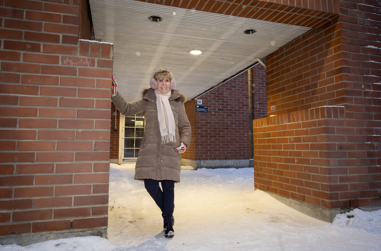 Helena Petäistö arvostelee Oulua laatikkojen kaupungiksi. Toisenlaiseksi, hyväksi esimerkiksi hän nostaa 1980-luvulla rakennetun niin sanotun Kuntotalon Uudellakadulla.