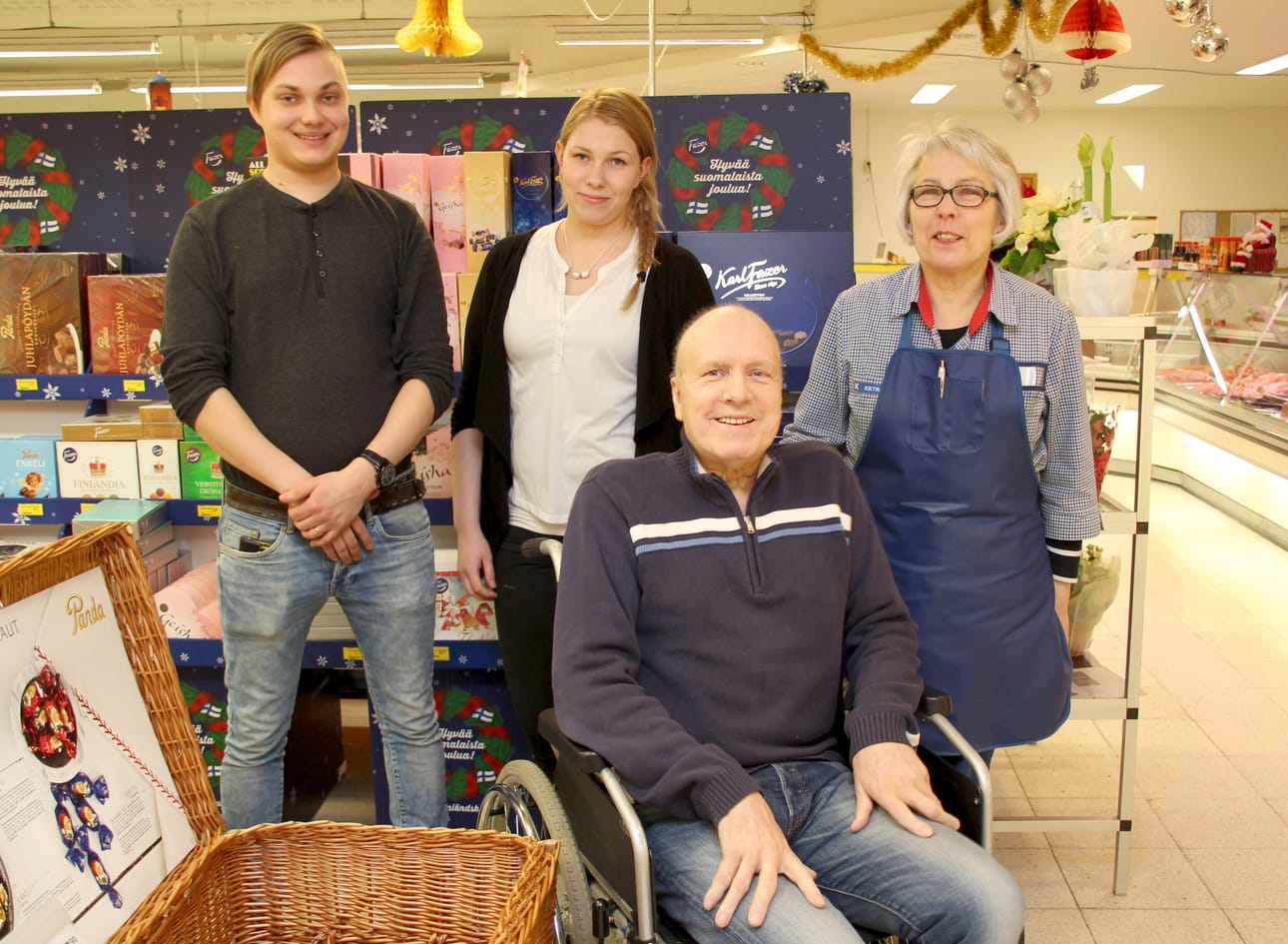K-Extra Kotovalinta muuttuu vuoden vaihteessa M-kaupaksi. Kotovalinta säilyy kaupan markkinointinimenä. Uudet kauppiaat Jouni ja Elina Kivioja tekevät jatkossakin tiivistä yhteistyötä Esko ja Ella Pernun kanssa.