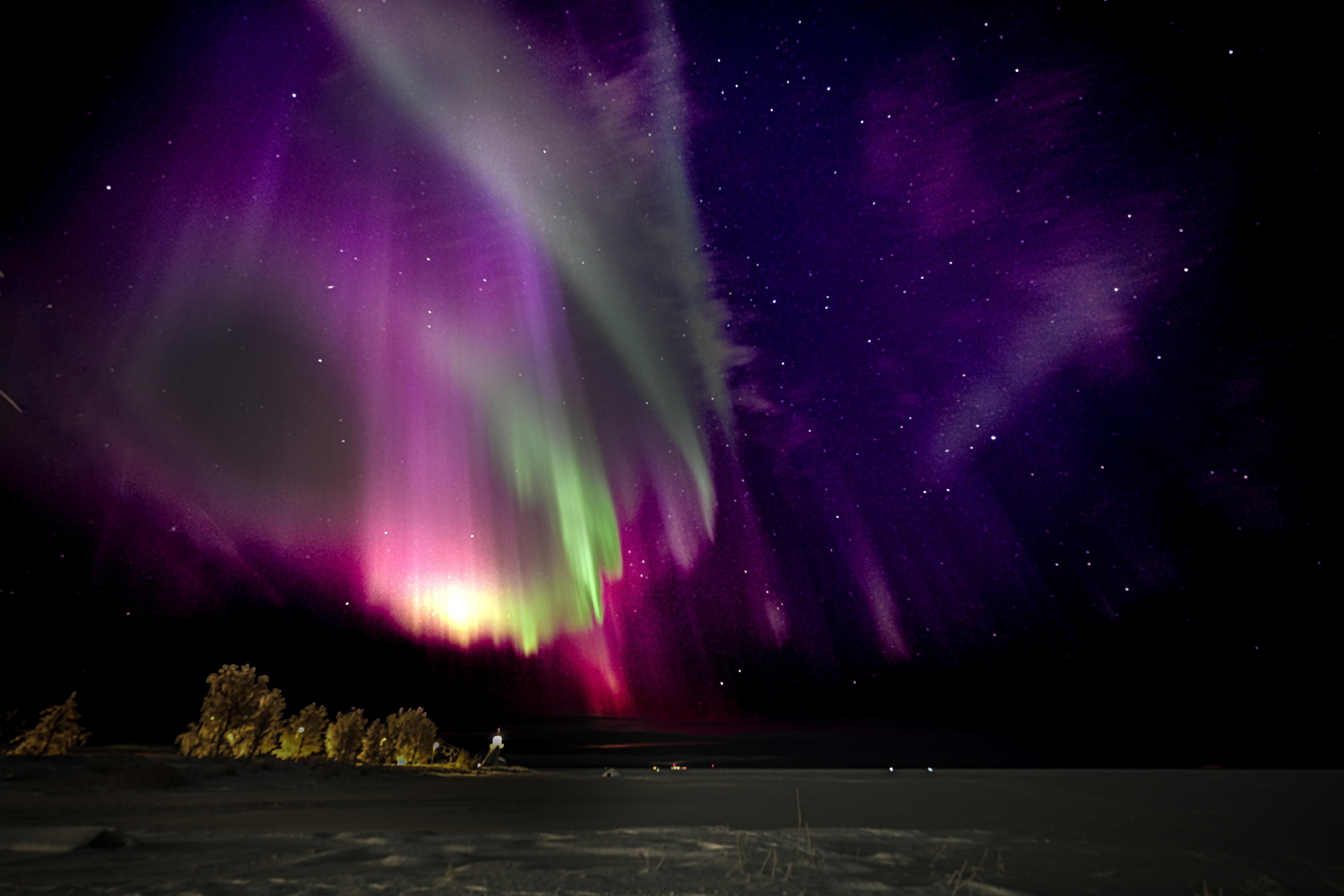 Lukijoiden kuvat: Upeat revontulet leiskuvat taivaalla Oulun seudulla