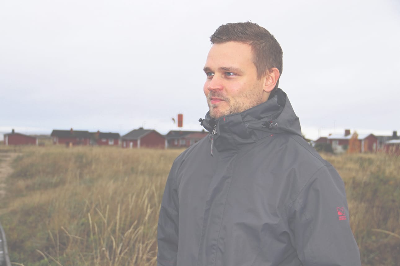 Hailuoto on tarjonnut kirjailijalle levollisen työympäristön. Ilkka Mattila on paneutunut kirjaprojektiinsa myös muualla kuin Hailuodossa. Kirjaa on kasattu matkan varrella myös muun muassa Limingan maisemissa.