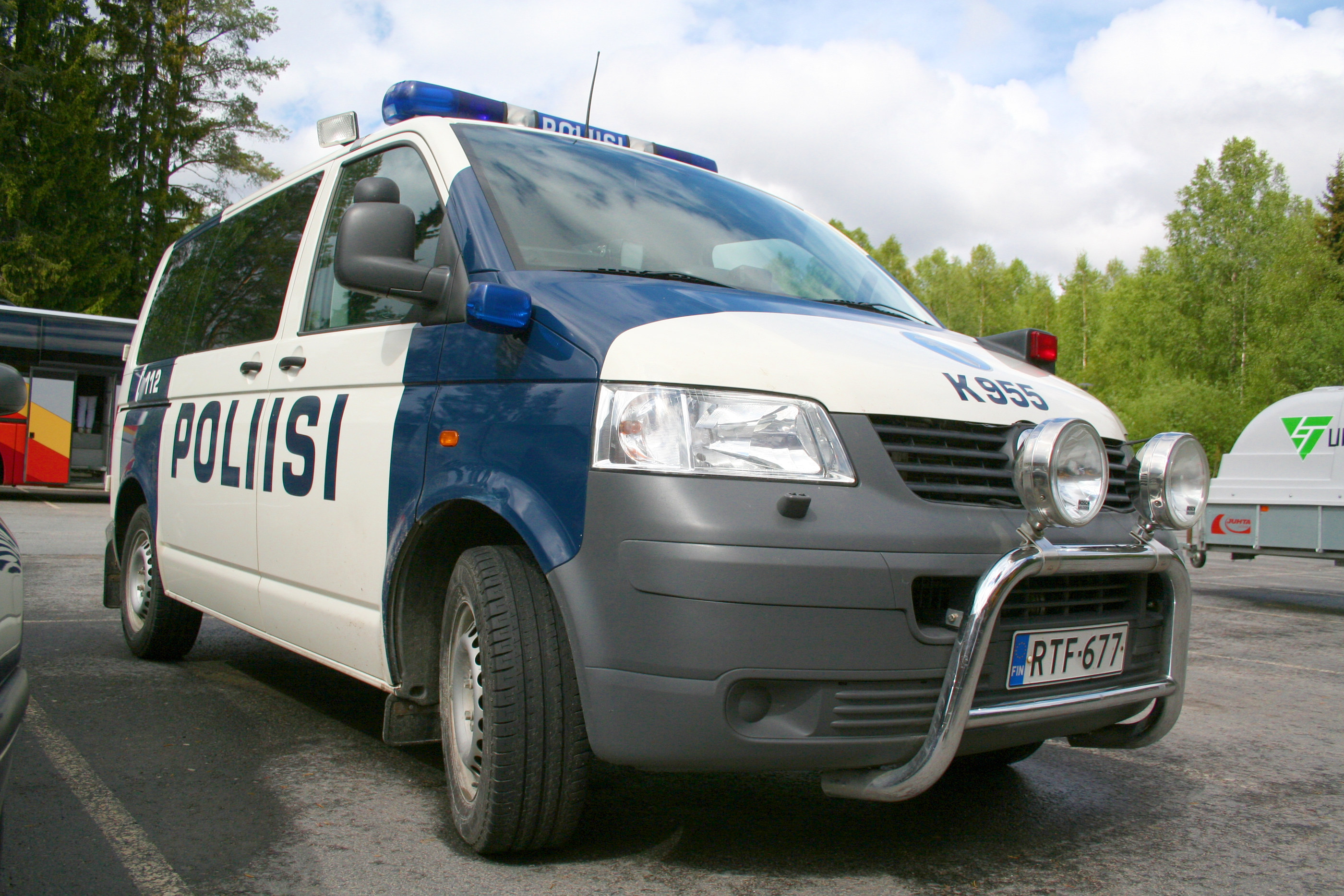 Kortiton huumekuski autoili varastetulla autolla Pudasjärvellä – Taivalkoskella rattijuoppo ajoi ojaan