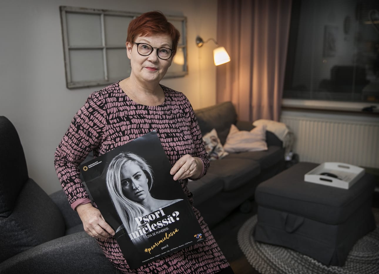 Pohjois-Pohjanmaan psoriasisyhdistyksen puheenjohtaja Päivi Pesola kertoo löytäneensä sairauteen apua vertaistuesta.