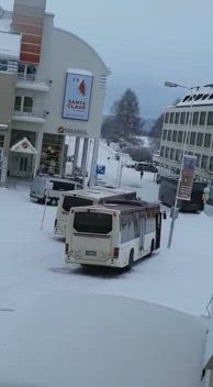 Bussiruuhkaa Rovaniemen Aallonkadulla