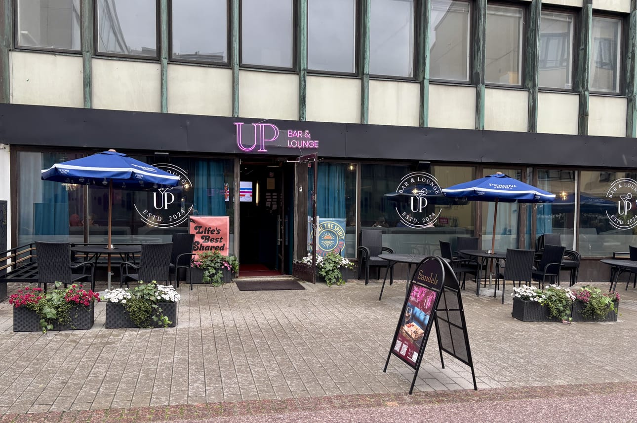 UP Bar & Lounge eli Uusi Pakkahuone sijaitsee aivan Rotuaarin kulmalla.