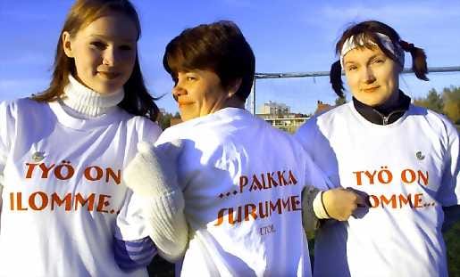 Suomalaisten palkat ovat keskitasoa, mutta ostovoima on heikko. Kuva lastentarhanopettajien palkkapäivätempauksesta.
