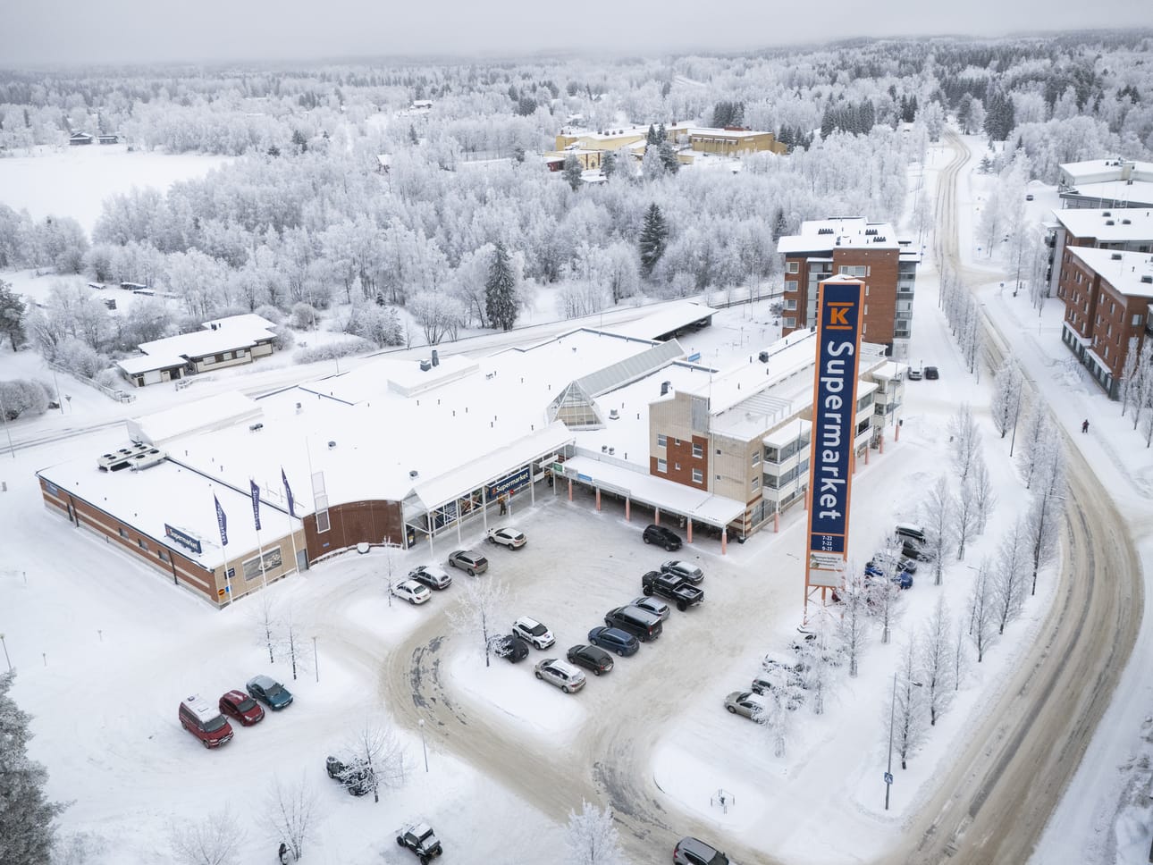 Tällä hetkellä Kiimingin K-Supermarket toimii Kiimingin liikekeskuksen rakennuksessa, mutta Kesko haluaa uuden rakennuksen kaupalle.