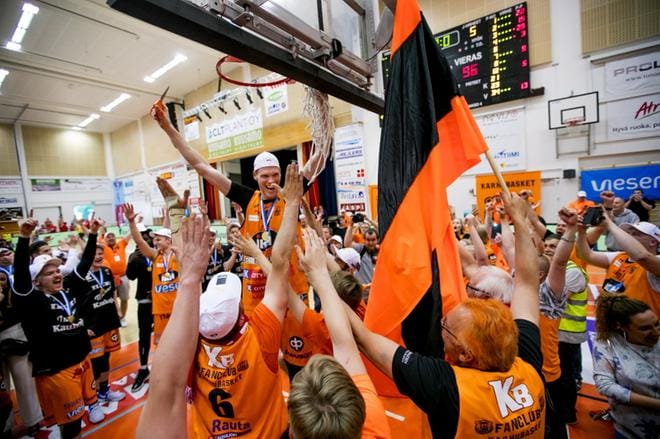 Karhu Basket oli vuoden 2018 joukkue ja sen voittama koripallon Suomen mestaruus vuoden sykähdyttävin urheiluhetki Etelä-Pohjanmaalla ja Pohjanmaalla. Kuva: Jaakko Elenius / arkisto