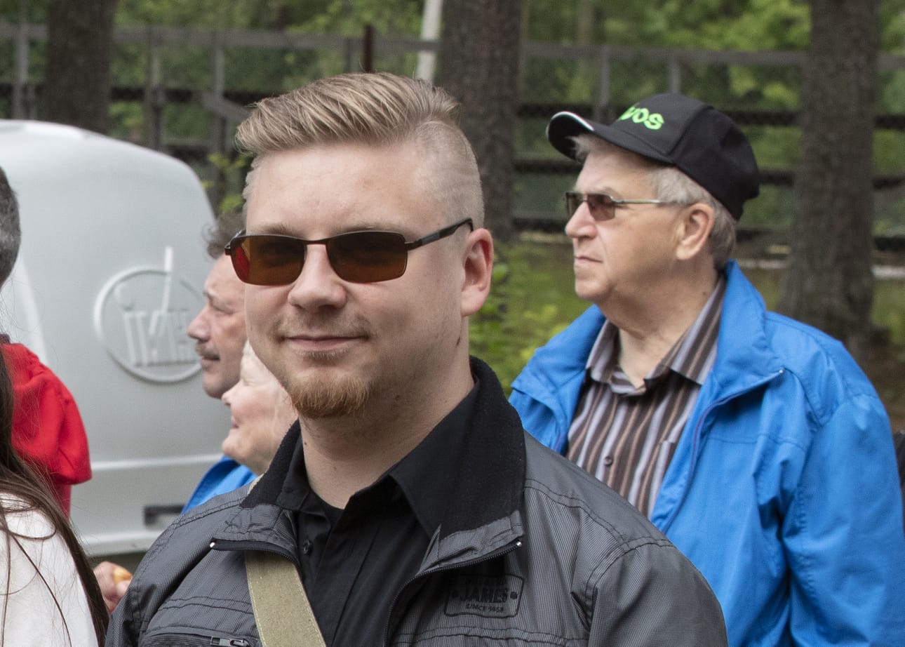 Ville Piiponniemi keräsi Pyhännällä kuntavaalien isoimman äänisaaliin. Äänikuningatar on Sanna Leiviskä.