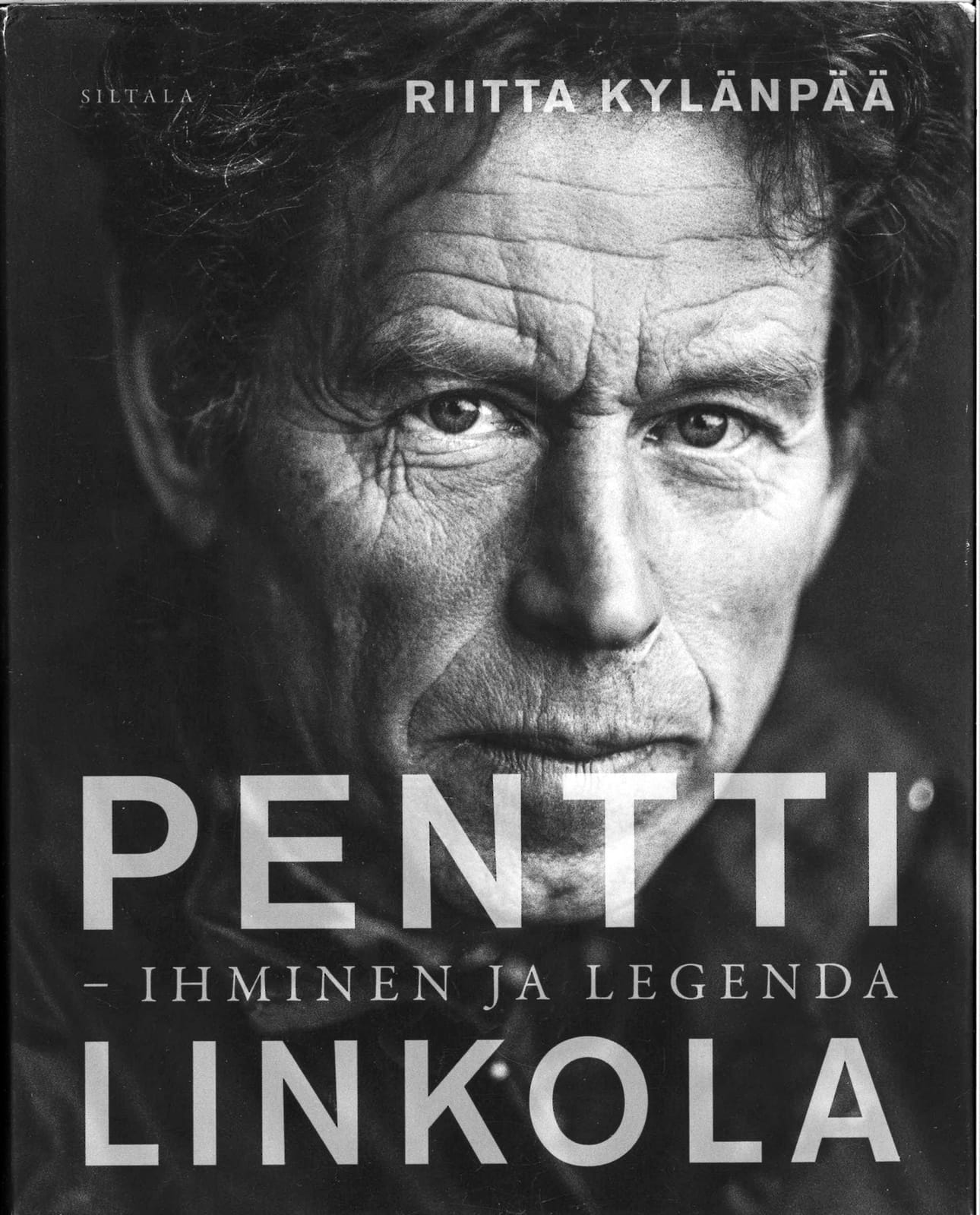 Pentti Linkolan elämänkerta avaa näkymän ehdottomaan ja askeettiseen ihmiseen. Jyrkistä mielipiteistä tunnettu Linkola on mielenkiintoisen ristiriitainen henkilö.