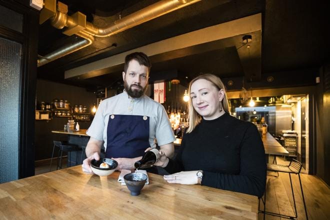 Ravintola Ostroferian yrittäjäpari Jenny ja Jussi Kurkela arvostaa alueellisia raaka-aineita ja sesonkiajattelua. KUVA: Linnea Ohtamaa