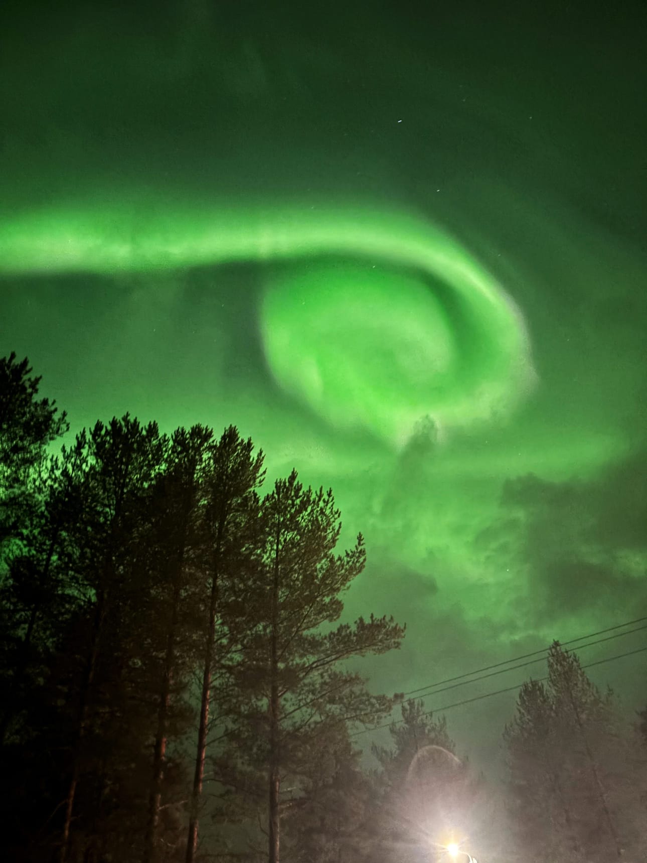 Tällaiset revontulet kuvattiin Tyrnävän Murrossa 29. lokakuuta 2025.