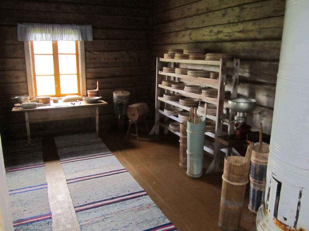 Vuonna 1977 käyttöön otettuun Posion kunnan omistamaan kotiseutumuseoon on talletettuna noin 1100 esinettä. Hirsirakennus on vuodelta 1895. Sisältä löytyy muun muassa luonnonkivistä muurattu suuri leivinuuni.