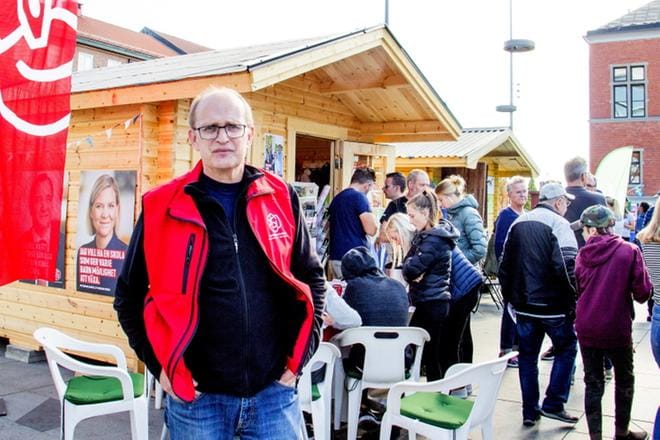 Ruotsinsuomalainen Ari Leinonen johtaa raittiusseuran nuorisojärjestöä Uumajassa. Mukana on lapsia noin 90 eri kansallisuudesta, ja häntä ahdistaa maahanmuuttokriittinen ilmapiiri. KUVA: TIINA JUUJÄRVI