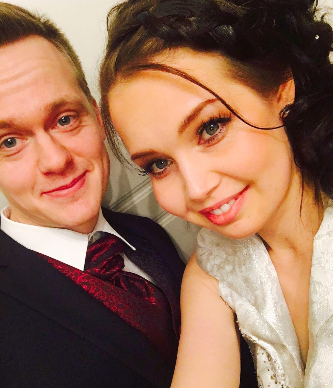 Sotkamossa asuva Johanna Piipponen ja kuhmolainen Pekka Mikkola ovat artisteina lauantaina kuultavassa jouluisessa kirkkokonsertissa.