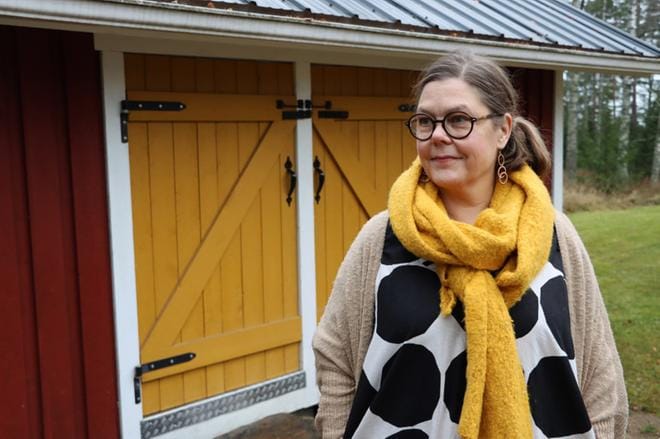 Anne Jurvelin–Pummila on etätyöläisenä alkanut kaivata työyhteisönsä tapaamista kasvokkain. KUVA: EEVA-LIISA KULJU