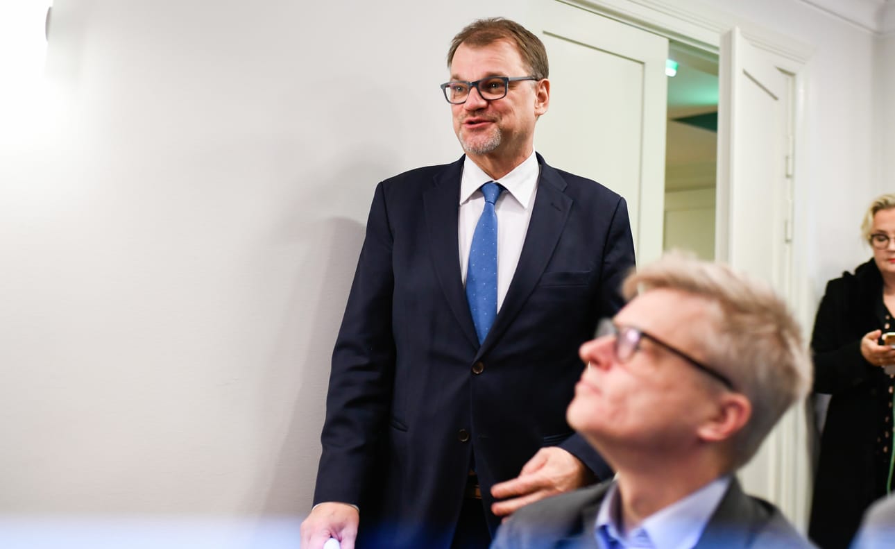 Pääministeri Juha Sipilä jätti perjantaina dramaattisissa tunnelmissa kabinettinsa eronpyynnön presidentille, kun sote-uudistus katkaisi lopulta hallituksen selkärangan. Hallitus jatkaa toimitusministeriönä.