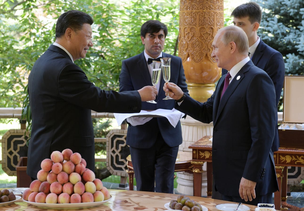 Kiinan presidentti Xi Jinping ja Venäjän presidentti Vladimir Putin kohottivat lauantaina maljat Xin 66-vuotispäivän kunniaksi.