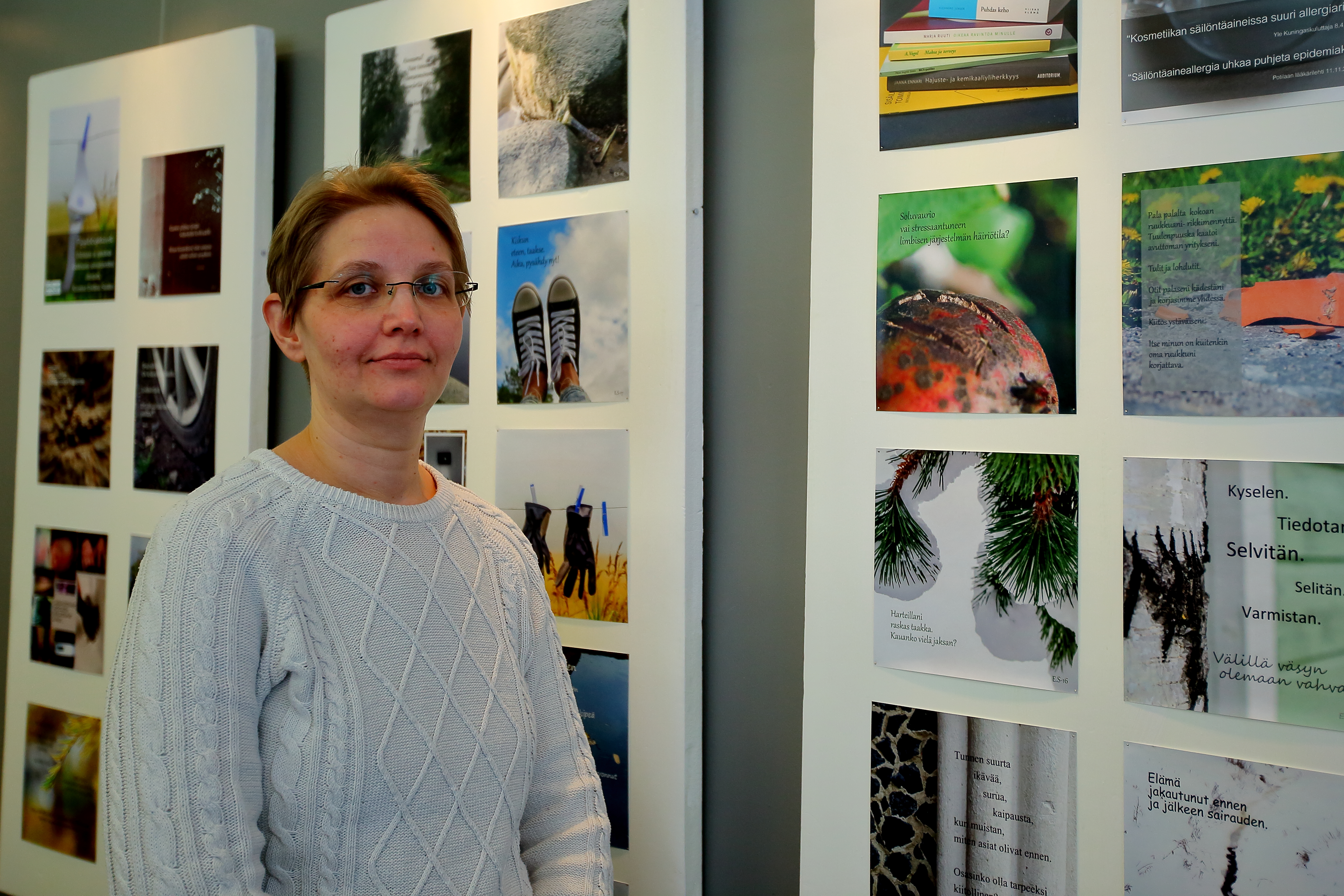 Eveliina Saukko löysi valokuvauksesta toimivan väylän sekä kertoa että itse käsitellä kemikaaliyliherkkyyttään.  Näyttely on Siikajoen jälkeen esillä huhtikussa Kaakkurin kirjastossa Oulussa.