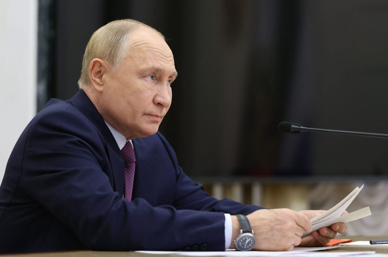 Vladimir Putin johtamassa maansa turvallisuusneuvoston kokousta 25. syyskuuta. Venäjän valtiollisen median jakelema valokuva. LEHTIKUVA / AFP