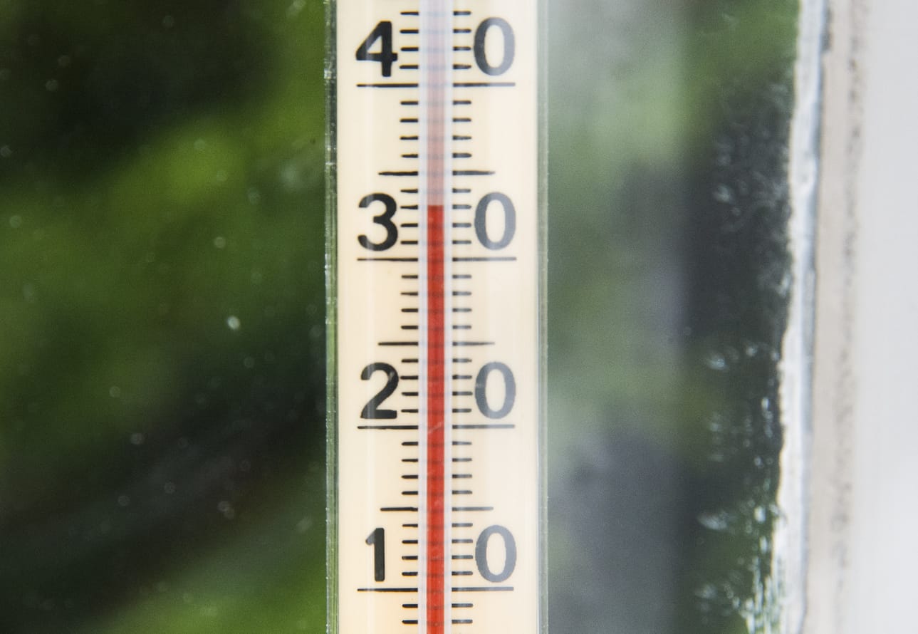 Pyri suojautumaan kuuman sään haitoilta. Tunnista lämpösairauksien oireet, ja tiedä kuinka toimia. Pidä huolta läheisten voinnista.