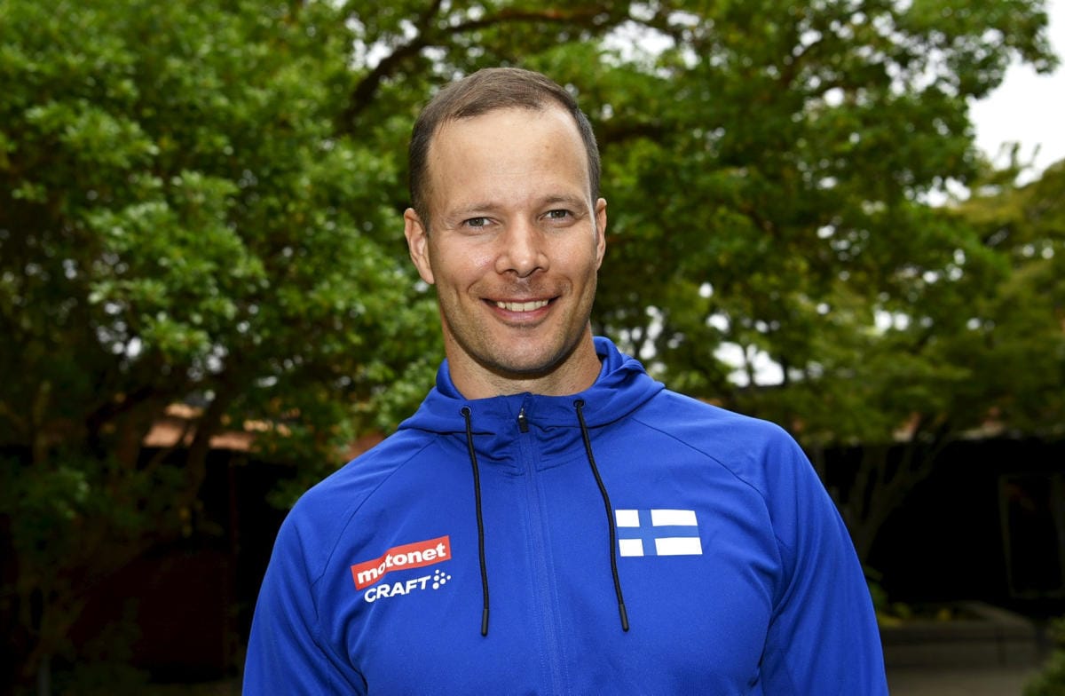 Valmentaja Tero Pitkämäki (kuvassa) ohjeisti Oliver Helanderin säästämään itseään karsinnassa. LEHTIKUVA / VESA MOILANEN