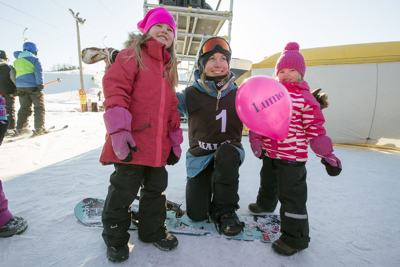 Maisa ja Hilppa Pentti Enni Rukajärven kainalossa.