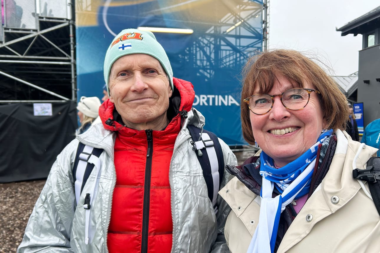 Martti ja Pirjo Matintalo seurasivat tyttärensä, Johanna Matintalon viestiosuutta stadionin pääkatsomossa.