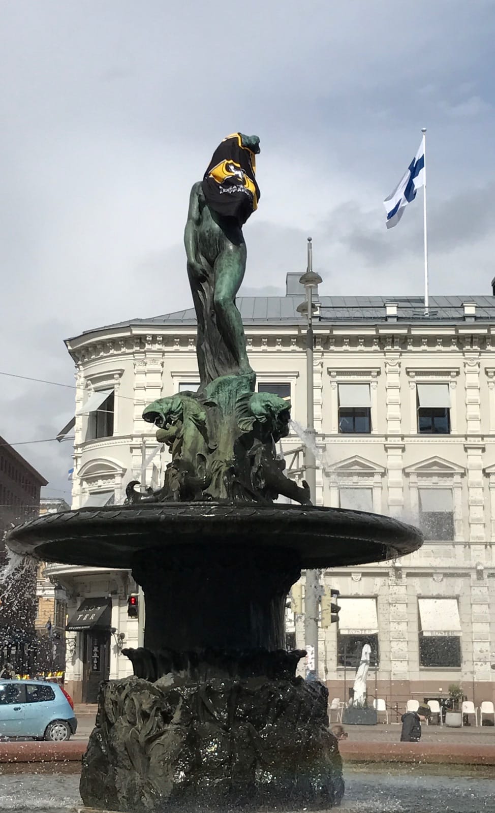 Ennen vappua Havis Amandalla oli ylioppilaslakin sijasta toisenlainen asuste.