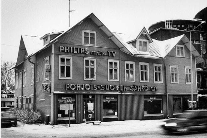 Pohjois-Suomen Sähkön komea toimitalo sijaitsi Seinäjoen Vapaudentien varrella 1980-luvun puoliväliin asti. Rakennus oli Suomeen rautateitse tuotuja Terijoen huviloita, Krasnaja Gorka eli Punainen Linna, joka oli aiemmin kuulunut venäläiselle kenraalille.
