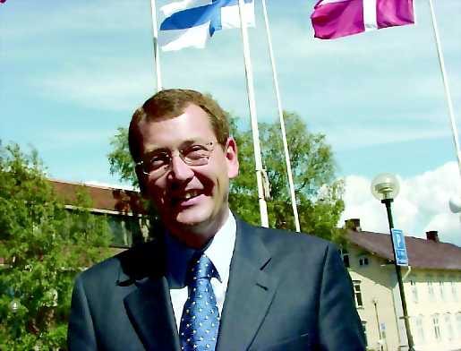 Kaikille mahdollisuus liittyä. Euroopan parlamentin Liberaaliryhmän puheenjohtaja Graham Watson haluaa pitää unionin ovet auki kaikille halukkaille demokraattisille Euroopan maille.