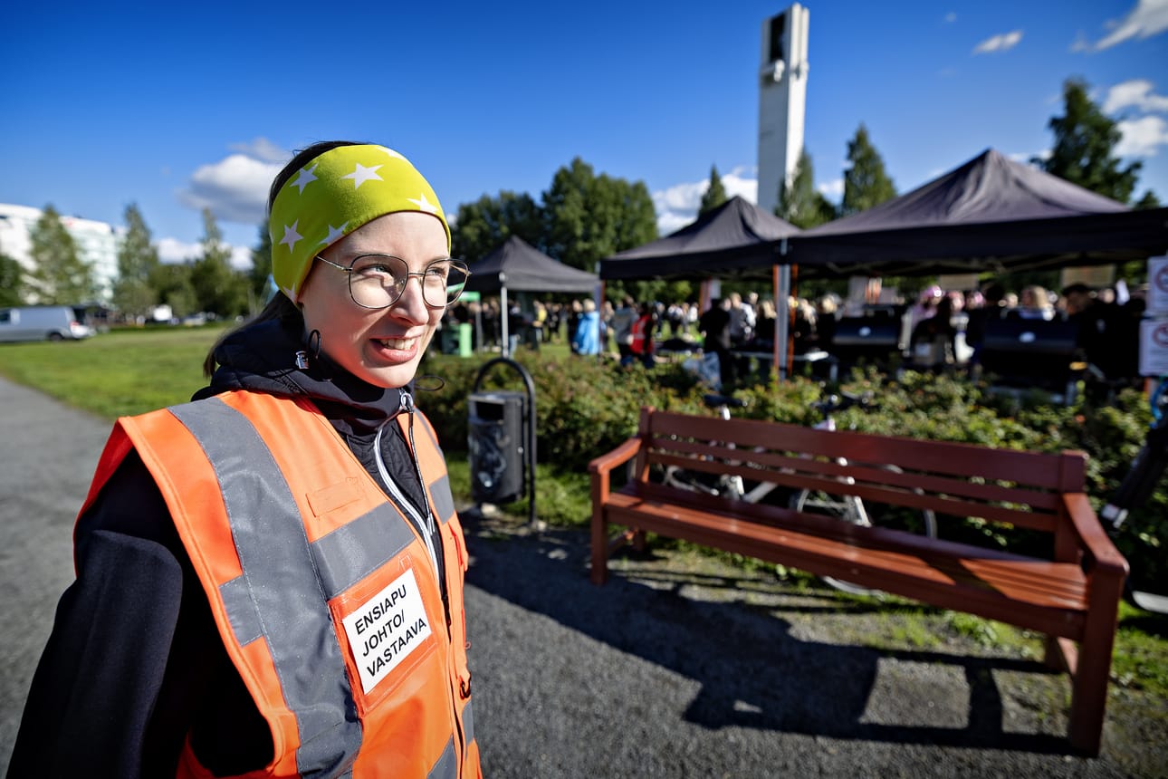 Laura Levä kehuu Seinäjokea sopivan kokoiseksi opiskelukaupungiksi. Kompakti koko takaa tiiviin yhteishengen, koska tapahtumissa ovat mukana kaikkien alojen opiskelijat.