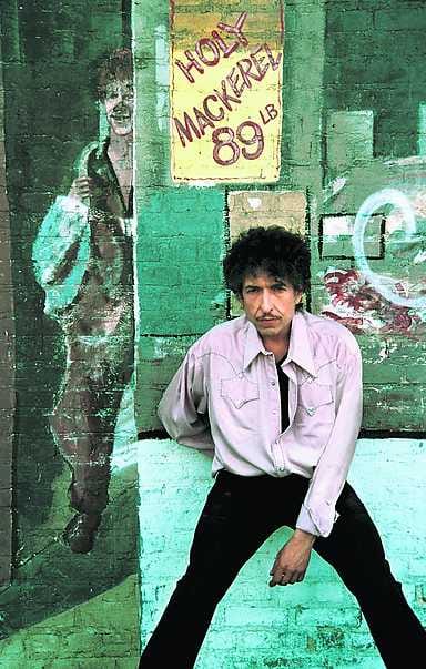 Muusikko muistelee. Bob Dylanin muistelmista kasvoi trilogia.