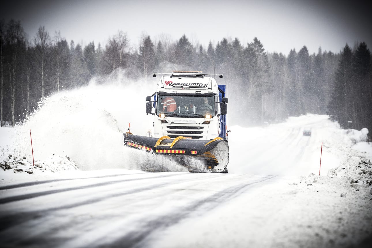 Tähän asti Liikennevirasto on kilpailuttanut maanteiden hoidon pääurakat, jotka ovat olleet kuudella toimijalla. Nämä ovat puolestaan kilpailuttaneet tienhoidon pienempiin aliurakoihin. Kuvituskuva.