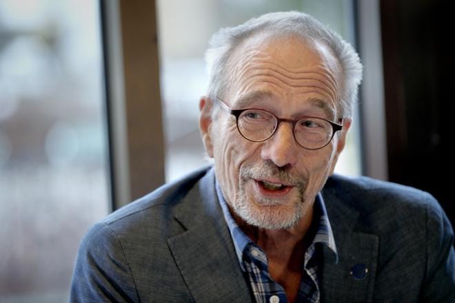 Tervajoella, Seinäjoella ja Kauhajoella perjantaina vieraillut Nils Torvalds sanoo, ettei RKP voinut jäädä presidentinvaaleissa käytävien keskustelujen ulkopuolelle. Hänelle itselleen ehdokkuus on hieno mahdollisuus olla mukana linjaamassa Suomen tulevaisuutta. KUVA: HEIKKI HAKANEN