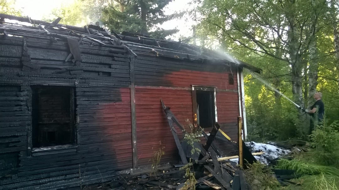 Autiotalon palon tutkinta ja syttymissyyn etsiminen käynnistyvät maanantaina.