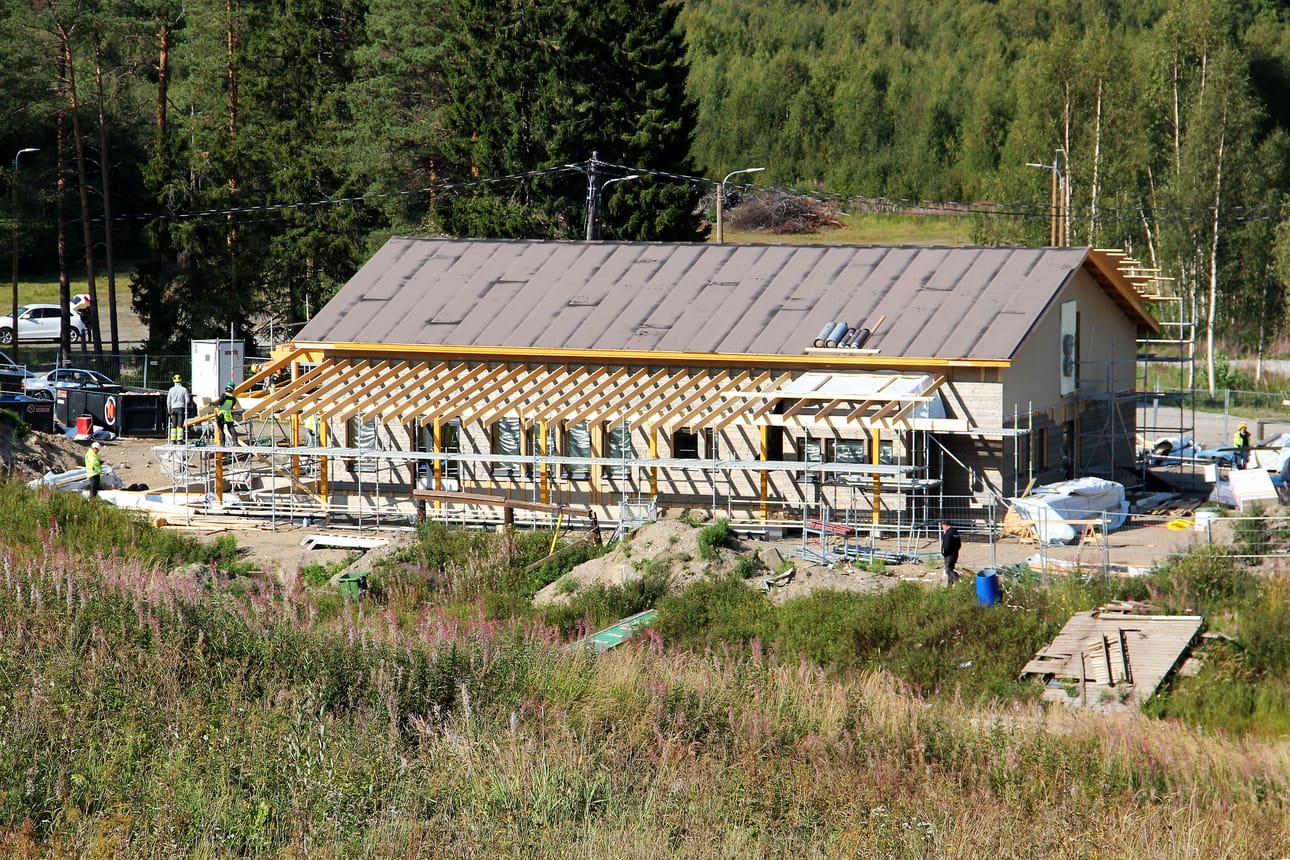 Kallin uusi ala-asema näyttää ylhäältä laskettelurinteen suuunnalta tältä.