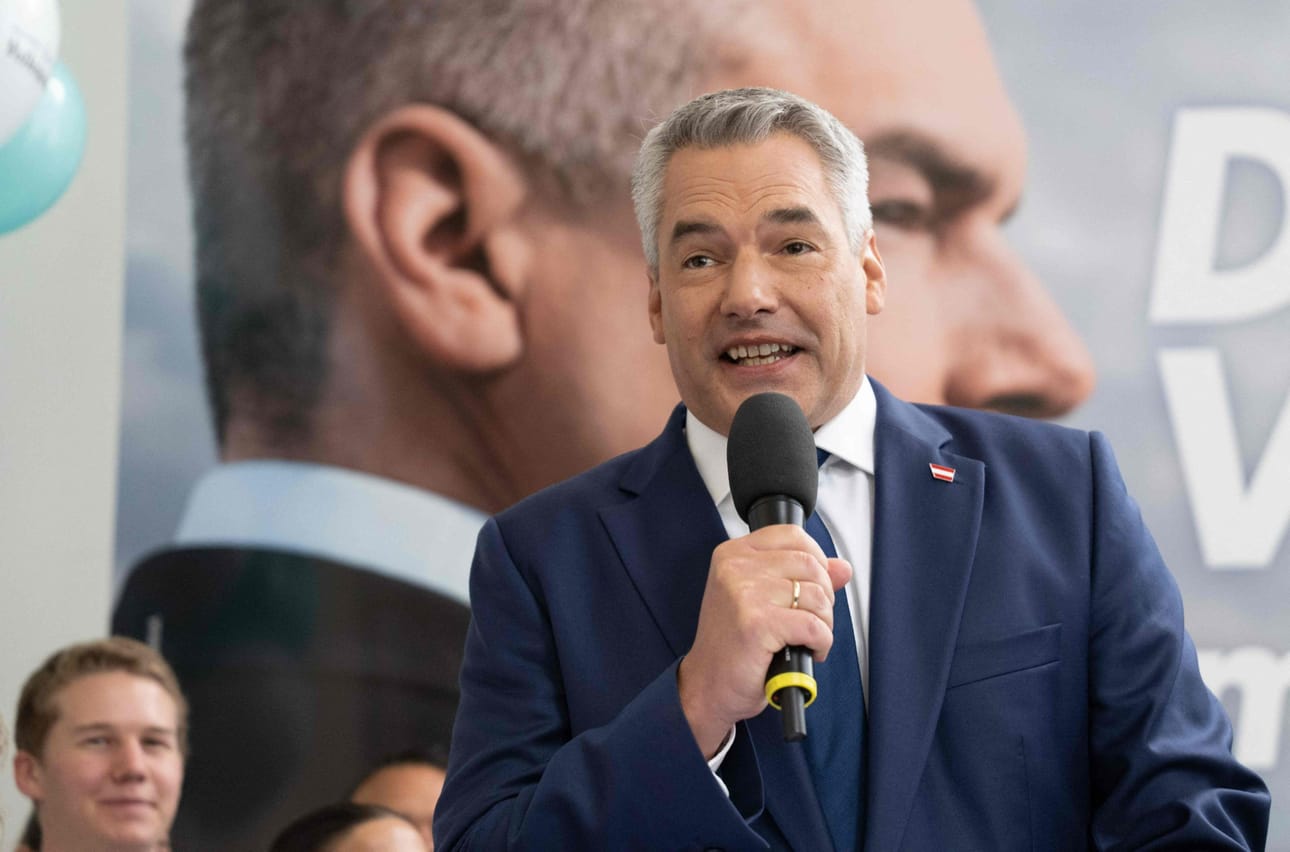 Itävallan liittokanslerina on kansanpuoluetta johtava Karl Nehammer. LEHTIKUVA/AFP