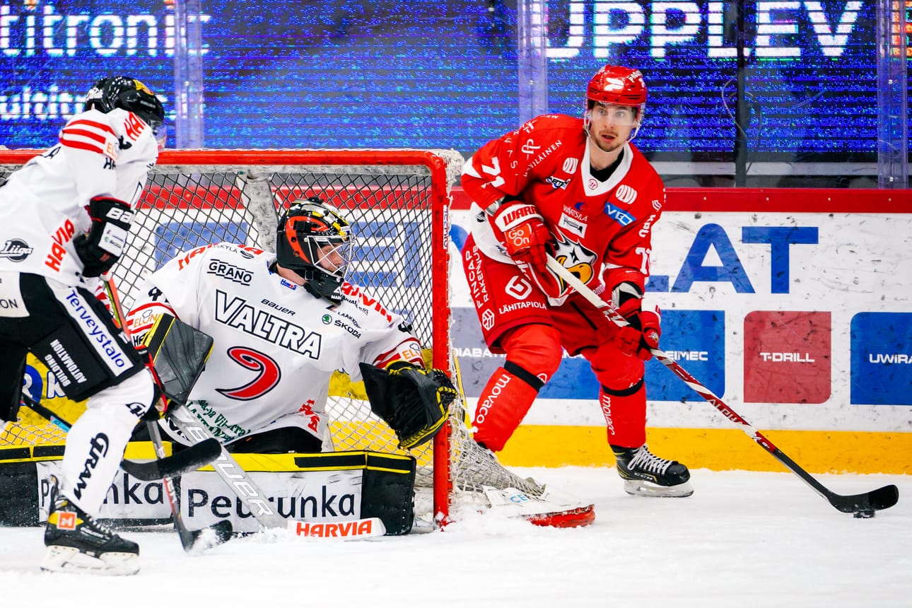 Michael Keränen hyökkää tänään Sportin ykkösketjussa.
