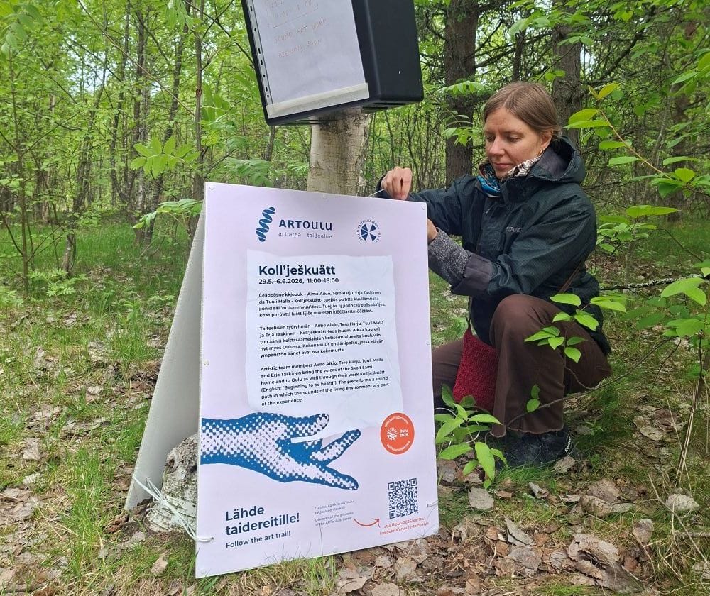 Työryhmän jäsenen Tuuli Mallan (kuvassa) mukaan Kollʼješkuätt-äänipolun tavoitteena ei ole opettaa vaan tarjota tilaa kuuntelemiselle ja omille tulkinnoille.