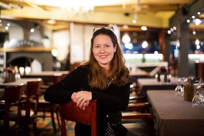 Telan yhteiskuntasuhteiden päällikkö Elina Laavi kiertää kertomassa työeläkejärjestelmästä eduskuntavaalien ehdokkaille. KUVA: KRISTA LUOMA