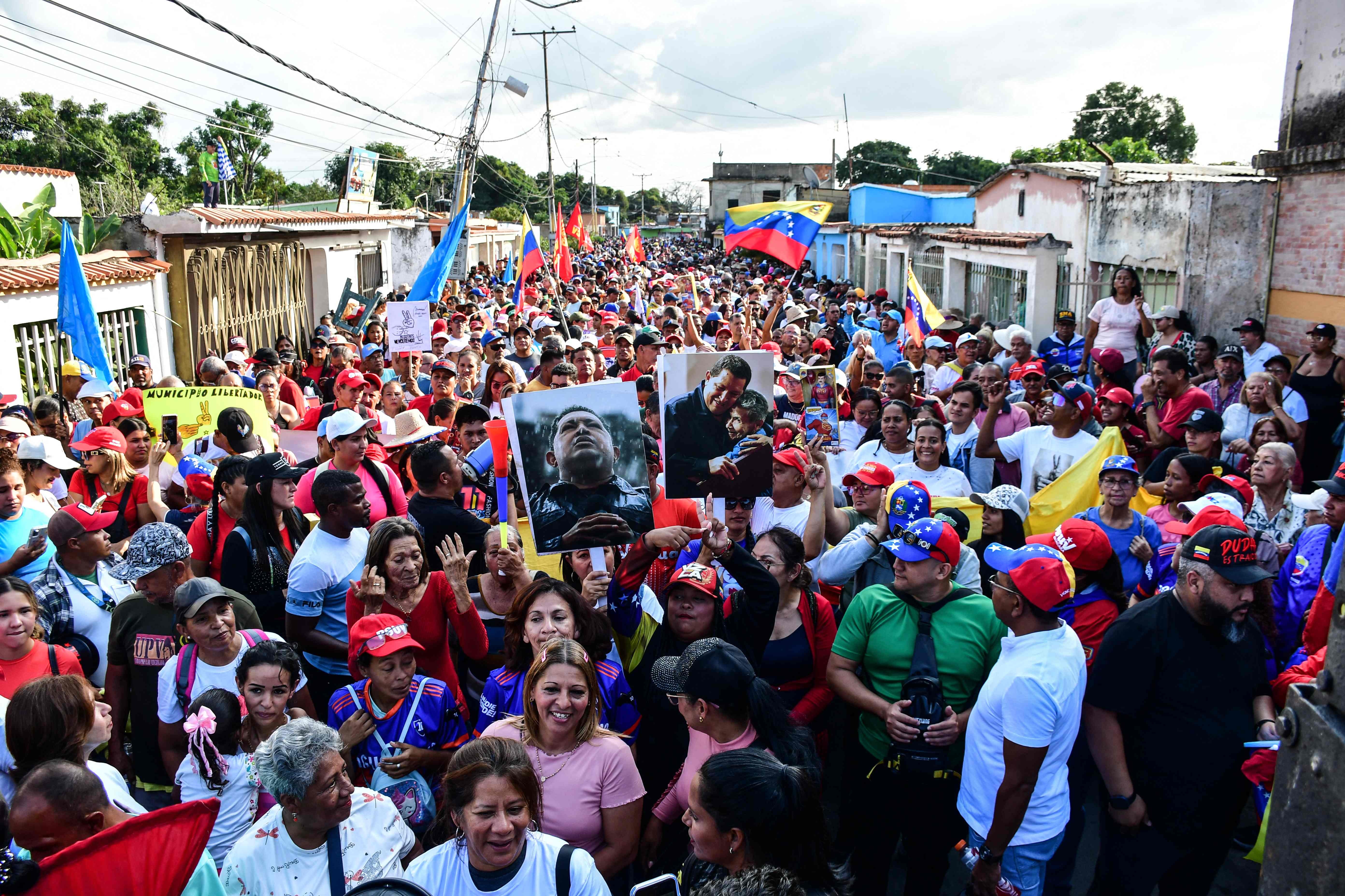 Yhdysvallat kehotti kansalaisiaan poistumaan heti Venezuelasta