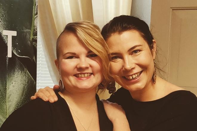 Taru Yli-Panula ja Emma Kari.