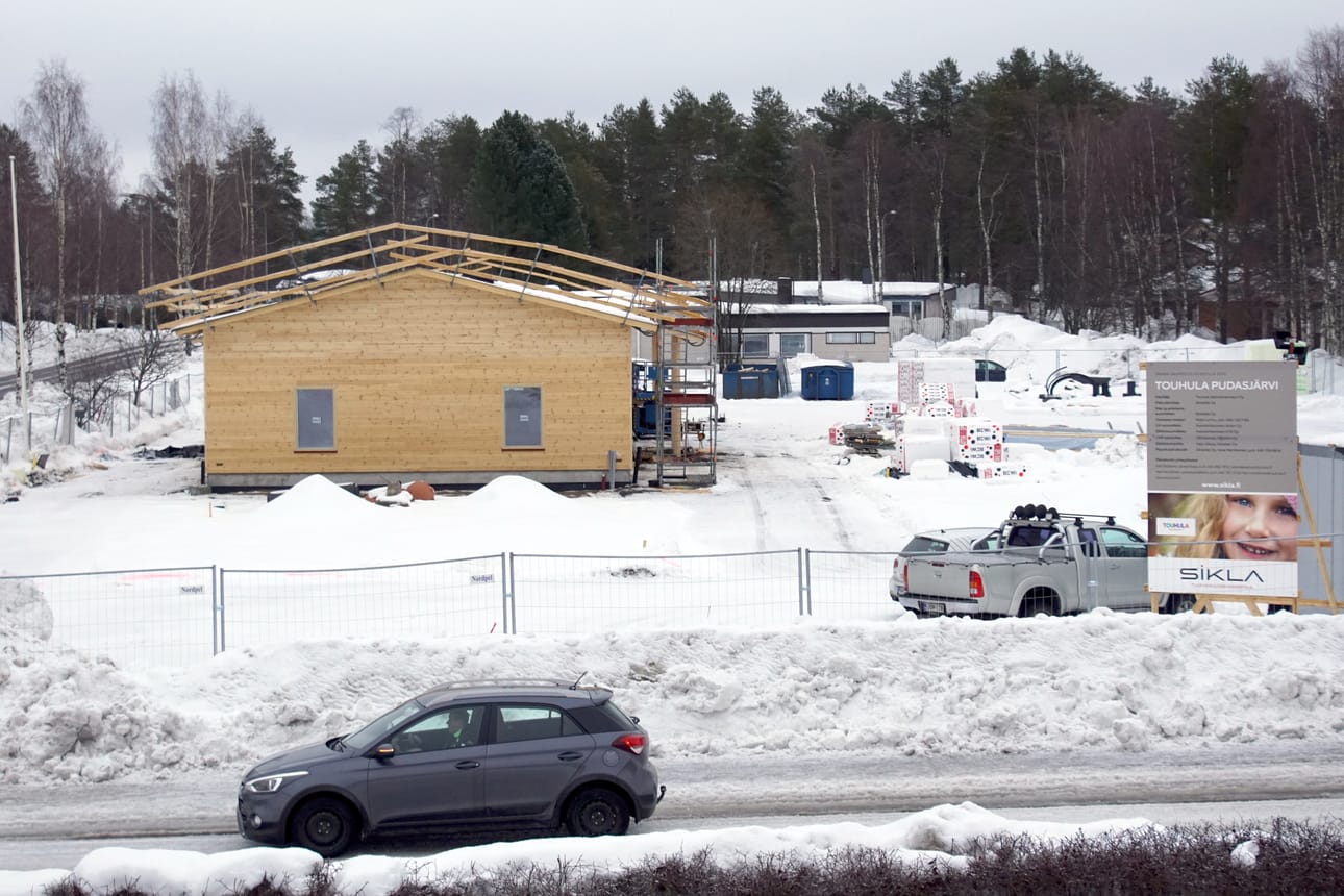 Touhulan päiväkoti Pikku-Piitu valmistuu nopeaa vauhtia Kurenalla. Parasta aikaa meneillään on henkilöstön haku toimipisteeseen. Työpaikka olisi tarjolla muun muassa päiväkodin johtajalle ja lastenhoitajille.